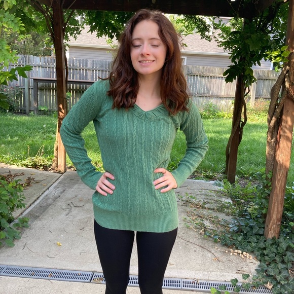 Green sweater - Picture 3 of 4